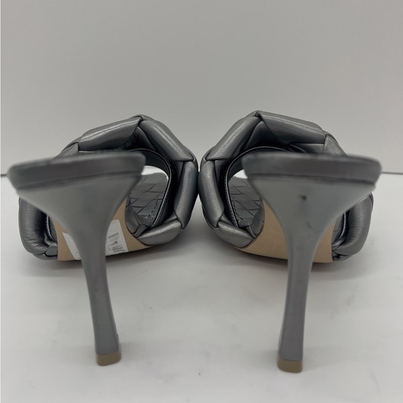 BOTTEGA VENETA Lido Metallic Woven Mule Sandals - Picture 10 of 11